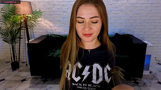 Snapshot of Adelyna_Bird chatting on 03-09-25, 11:58 Adelyna Bird online show from 03-09-25, 11:58