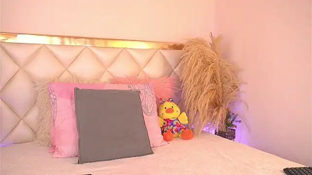 Snapshot of KendalEvanz chatting on 02-12-26, 10:27 KendalEvanz online show from 02-12-26, 10:27