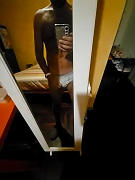 Snapshot of Dolceporco19 chatting on 11-05-25, 05:35 Dolceporco19 online show from 11-05-25, 05:35