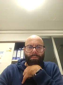 Snapshot of Dolceporco19 chatting on 12-17-25, 04:13 Dolceporco19 online show from 12-17-25, 04:13