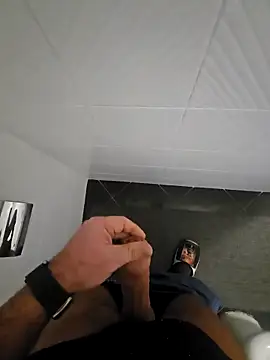 Snapshot of Dolceporco19 chatting on 03-11-26, 05:08 Dolceporco19 online show from 03-11-26, 05:08