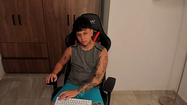 Snapshot of Jake_simons chatting on 10-29-25, 10:17 Jake simons online show from 10-29-25, 10:17