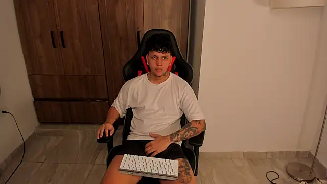 Snapshot of Jake_simons chatting on 11-12-25, 12:11 Jake simons online show from 11-12-25, 12:11