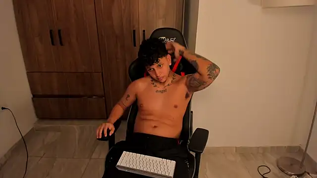 Snapshot of Jake_simons chatting on 11-13-25, 11:09 Jake simons online show from 11-13-25, 11:09