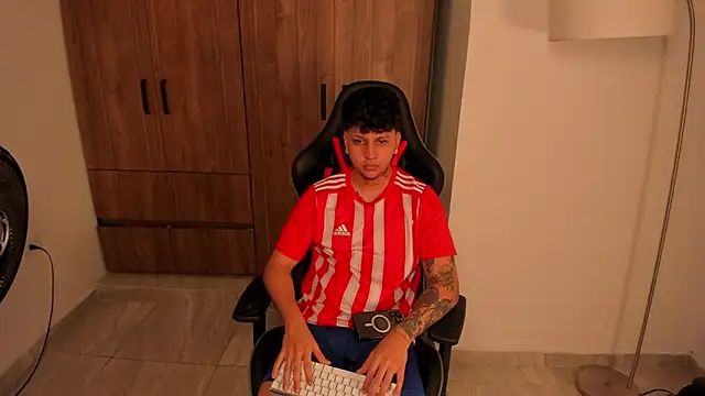 Snapshot of Jake_simons chatting on 12-03-25, 08:18 Jake simons online show from 12-03-25, 08:18