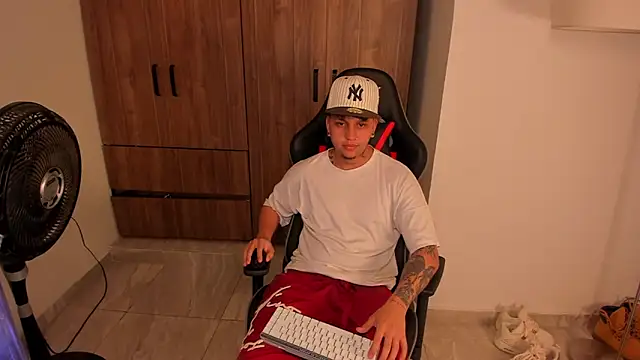 Snapshot of Jake_simons chatting on 01-09-26, 10:29 Jake simons online show from 01-09-26, 10:29