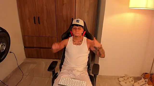 Snapshot of Jake_simons chatting on 01-13-26, 07:13 Jake simons online show from 01-13-26, 07:13