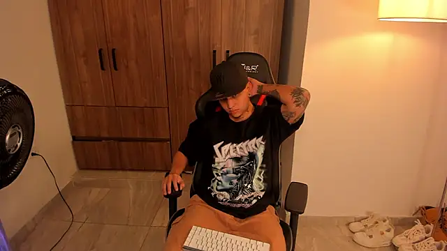 Snapshot of Jake_simons chatting on 01-14-26, 09:59 Jake simons online show from 01-14-26, 09:59