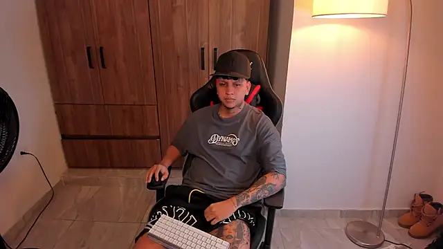 Snapshot of Jake_simons chatting on 02-04-26, 11:16 Jake simons online show from 02-04-26, 11:16