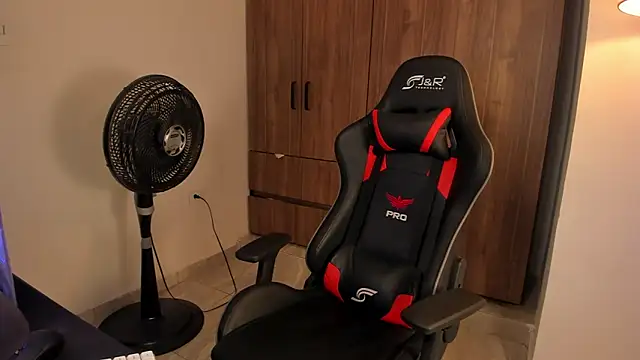 Snapshot of Jake_simons chatting on 02-15-26, 05:37 Jake simons online show from 02-15-26, 05:37