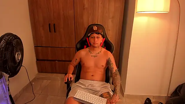 Snapshot of Jake_simons chatting on 03-03-26, 09:37 Jake simons online show from 03-03-26, 09:37