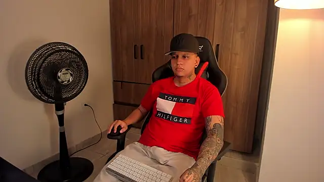 Snapshot of Jake_simons chatting on 03-06-26, 09:50 Jake simons online show from 03-06-26, 09:50