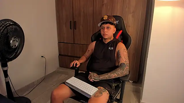 Snapshot of Jake_simons chatting on 03-13-26, 11:33 Jake simons online show from 03-13-26, 11:33