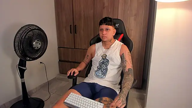 Snapshot of Jake_simons chatting on 03-16-26, 01:55 Jake simons online show from 03-16-26, 01:55