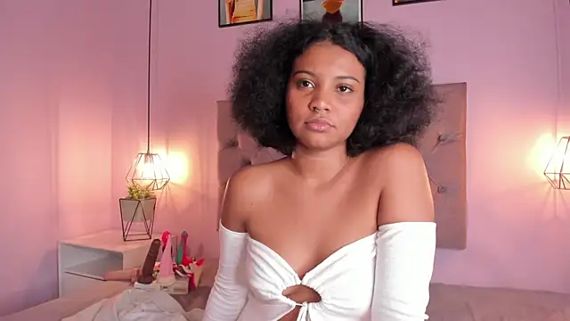 Snapshot of Zafiiraa chatting on 01-15-25, 05:58 Zafiiraa online show from 01-15-25, 05:58