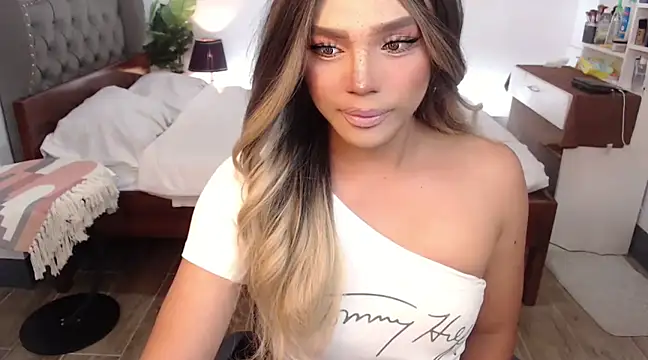 Snapshot of liaa_lurrecams chatting on 03-19-25, 06:01 liaa lurrecams online show from 03-19-25, 06:01