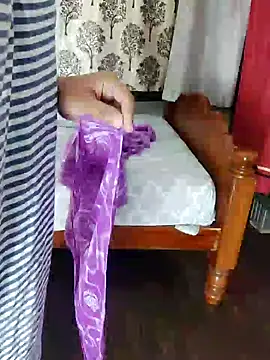 Snapshot of Indian_desi_wife chatting on 12-19-24, 04:56 Indian desi wife online show from 12-19-24, 04:56