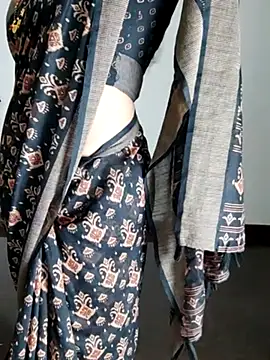 Snapshot of Indian_desi_wife chatting on 01-25-25, 08:00 Indian desi wife online show from 01-25-25, 08:00