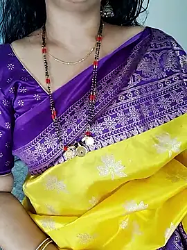 Snapshot of Indian_desi_wife chatting on 10-11-25, 03:28 Indian desi wife online show from 10-11-25, 03:28