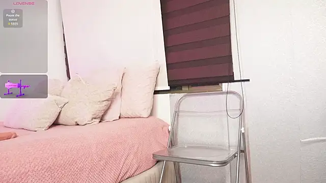 Snapshot of Alexxandra_12 chatting on 10-11-25, 08:24 Alexxandra 12 online show from 10-11-25, 08:24