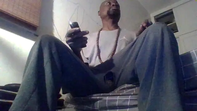 Snapshot of Daddy_hook chatting on 12-16-25, 04:39 Daddy hook online show from 12-16-25, 04:39