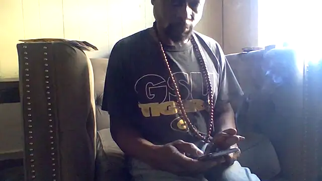 Snapshot of Daddy_hook chatting on 05-13-26, 10:17 Daddy hook online show from 05-13-26, 10:17