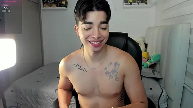 santy7v7 online show from 11-22-25, 01:10