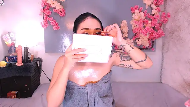 Snapshot of Oriental_Tiara chatting on 10-18-25, 10:38 Oriental Tiara online show from 10-18-25, 10:38