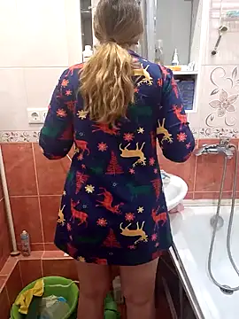 Snapshot of DienkaGreen chatting on 12-14-24, 11:50 DienkaGreen online show from 12-14-24, 11:50