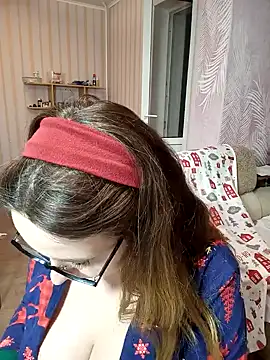 Snapshot of DienkaGreen chatting on 12-22-24, 03:33 DienkaGreen online show from 12-22-24, 03:33