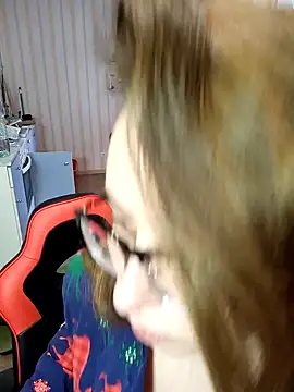 Snapshot of DienkaGreen chatting on 01-12-25, 08:04 DienkaGreen online show from 01-12-25, 08:04