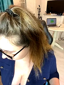 DienkaGreen online show from 11-16-25, 06:35