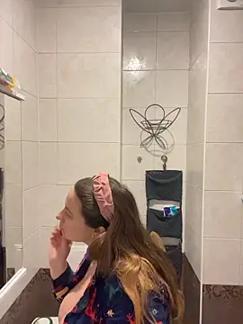 DienkaGreen online show from 12-21-25, 07:04