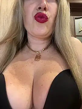 Kittenforyou online show from 02-18-26, 01:29