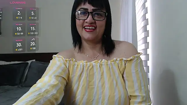 Snapshot of ISABEEL_SOFIA01 chatting on 01-21-25, 04:05 ISABEEL SOFIA01 online show from 01-21-25, 04:05