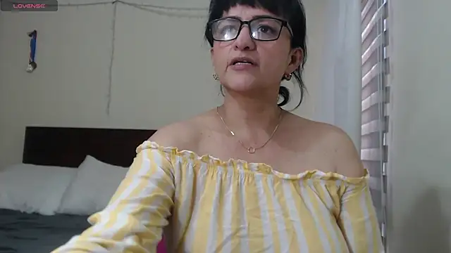 Snapshot of ISABEEL_SOFIA01 chatting on 03-04-25, 10:16 ISABEEL SOFIA01 online show from 03-04-25, 10:16