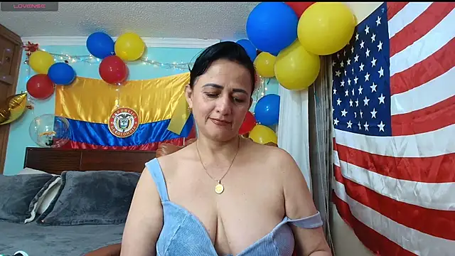 Snapshot of ISABEEL_SOFIA01 chatting on 07-11-26, 12:13 ISABEEL SOFIA01 online show from 07-11-26, 12:13
