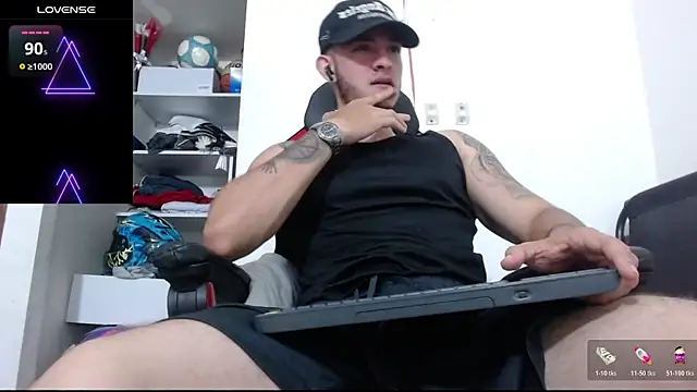 Snapshot of freestyle_blake1 chatting on 10-20-25, 01:17 freestyle blake1 online show from 10-20-25, 01:17