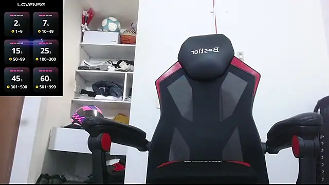 Snapshot of freestyle_blake1 chatting on 10-24-25, 01:03 freestyle blake1 online show from 10-24-25, 01:03