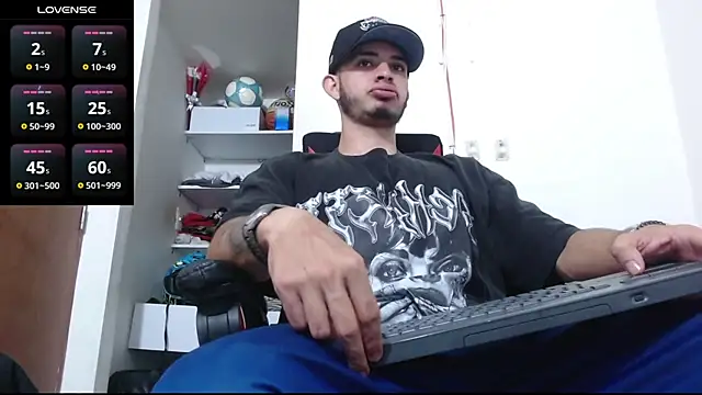 Snapshot of freestyle_blake1 chatting on 10-30-25, 03:02 freestyle blake1 online show from 10-30-25, 03:02