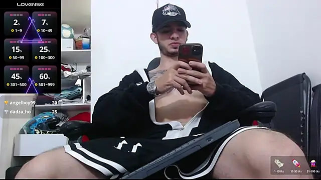 Snapshot of freestyle_blake1 chatting on 11-13-25, 12:26 freestyle blake1 online show from 11-13-25, 12:26