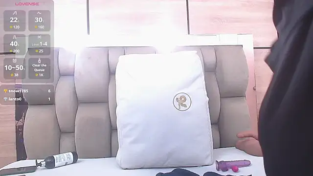 Snapshot of arianna_pearl chatting on 12-14-24, 03:47 arianna pearl online show from 12-14-24, 03:47