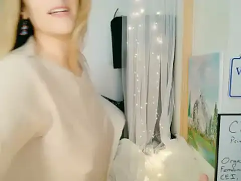 Snapshot of victorialotus chatting on 09-25-25, 06:17 victorialotus online show from 09-25-25, 06:17