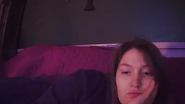 Snapshot of Angelk43 chatting on 02-08-26, 08:40 Angelk43 online show from 02-08-26, 08:40