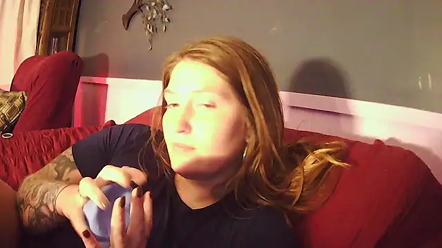 Snapshot of Angelk43 chatting on 07-04-26, 01:23 Angelk43 online show from 07-04-26, 01:23