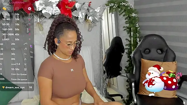 Snapshot of EmmaFerrary chatting on 11-28-25, 12:46 EmmaFerrary online show from 11-28-25, 12:46