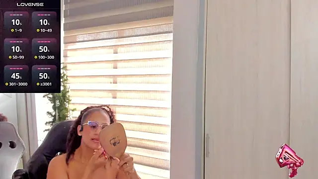 Snapshot of EmmaFerrary chatting on 12-16-25, 05:40 EmmaFerrary online show from 12-16-25, 05:40