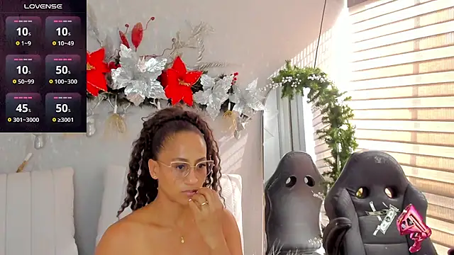 Snapshot of EmmaFerrary chatting on 12-21-25, 08:16 EmmaFerrary online show from 12-21-25, 08:16