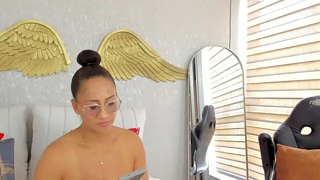 Snapshot of EmmaFerrary chatting on 02-26-26, 04:39 EmmaFerrary online show from 02-26-26, 04:39