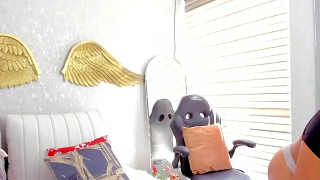 Snapshot of EmmaFerrary chatting on 03-13-26, 06:14 EmmaFerrary online show from 03-13-26, 06:14